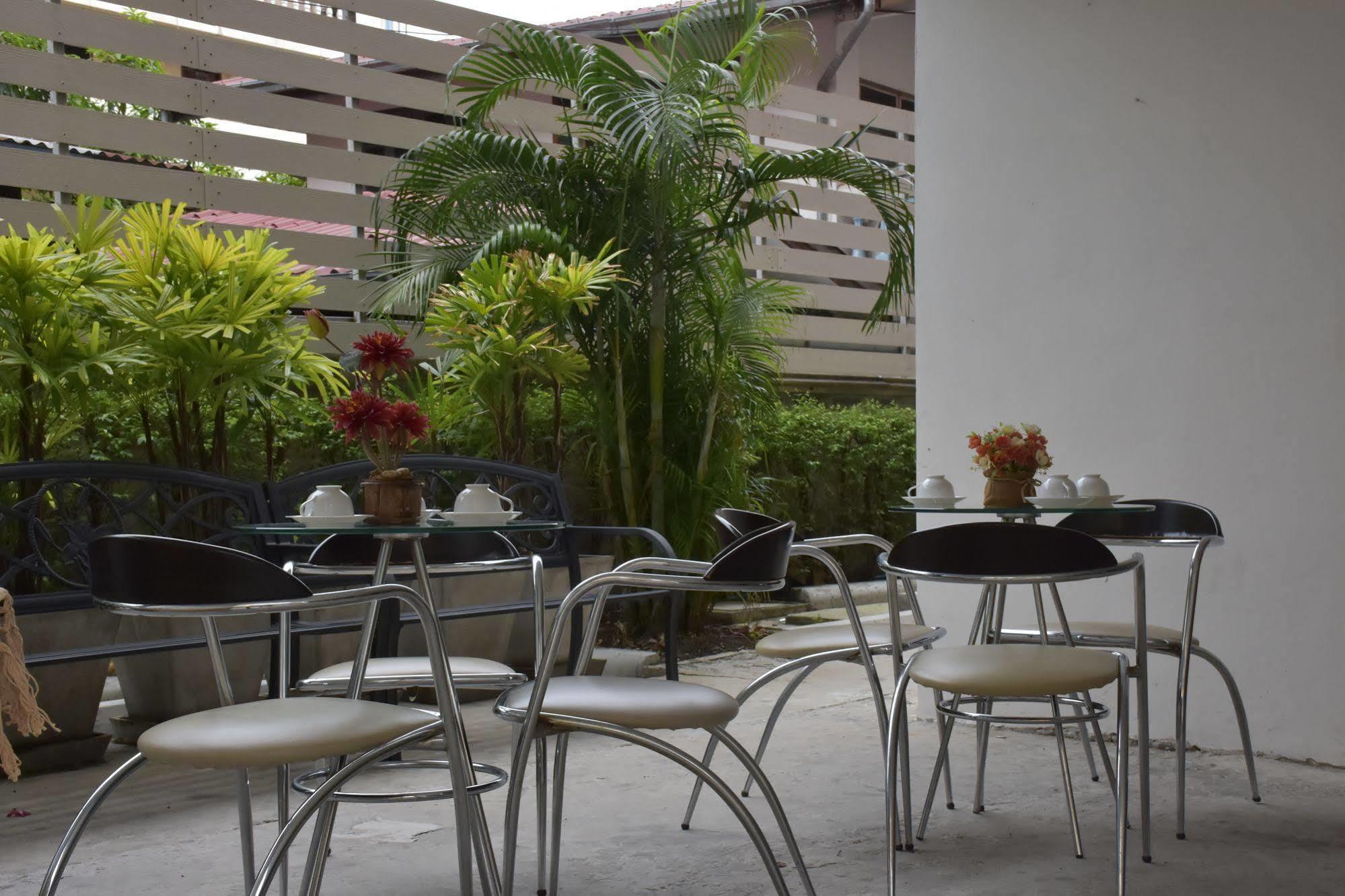Nrv Place Apart Hotel Bangkok Exterior foto